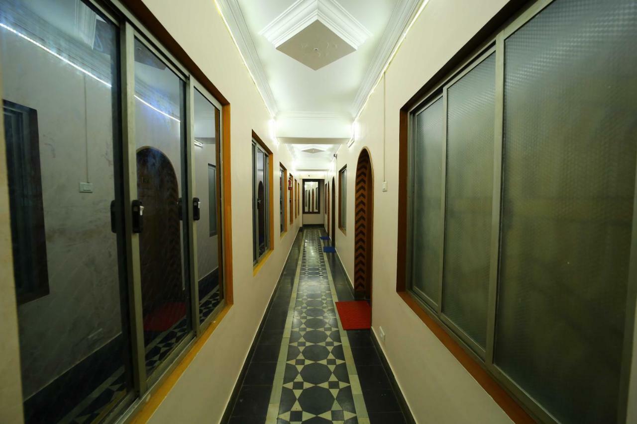 Hotel Shri Swarna'S Palace - A Business Class Hotel Tiruchirappalli Exterior photo